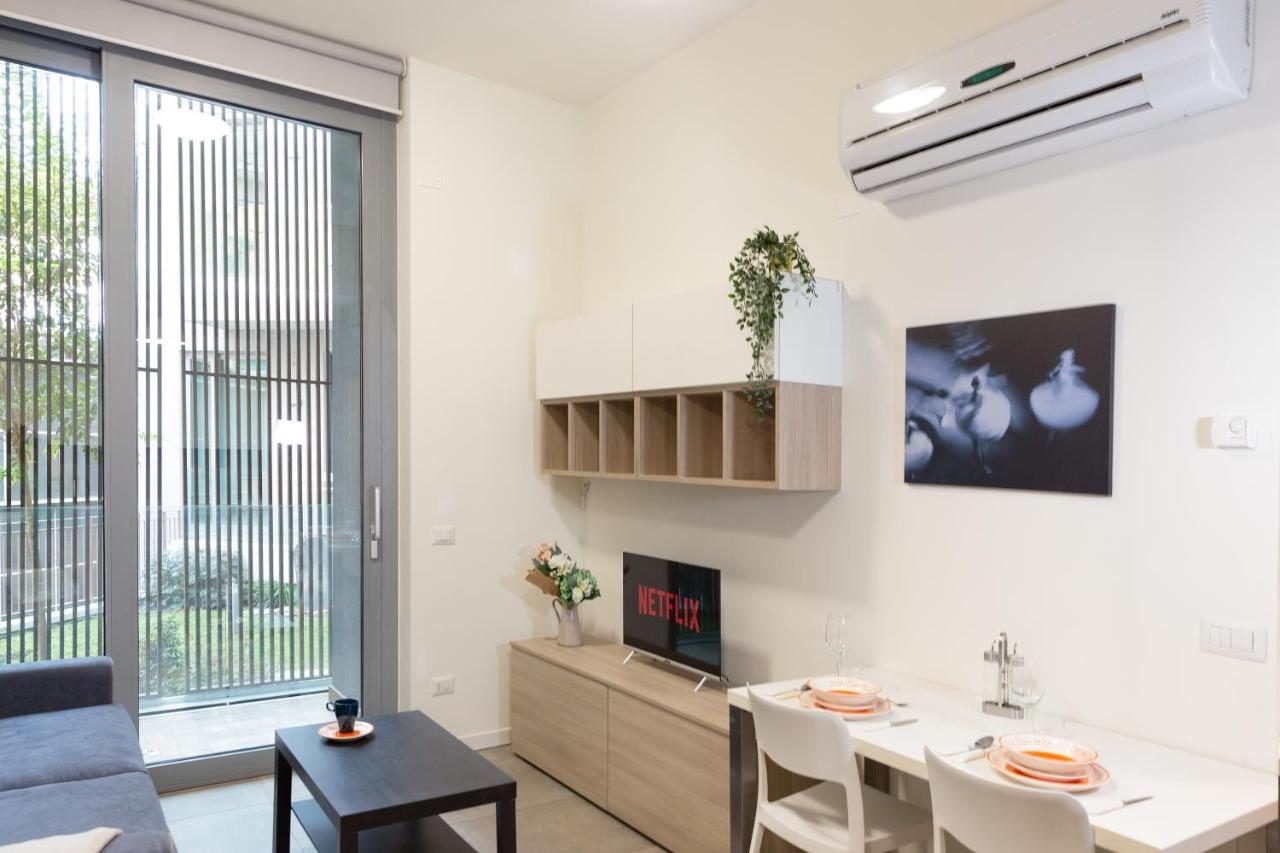Monviso Bijou Exclusive Apartment Milan Bagian luar foto